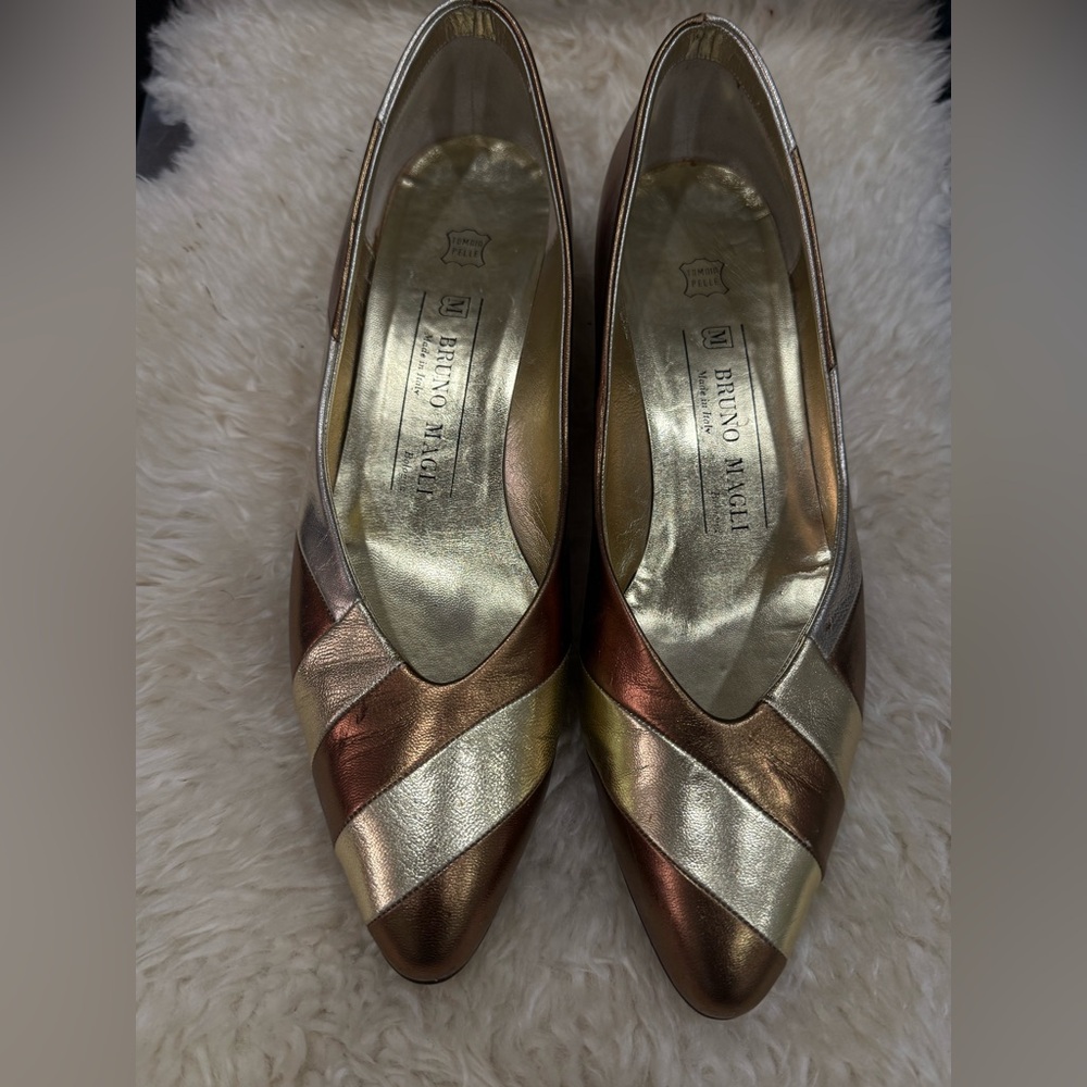 Bruno Magli vintage 1980s Women's Gold and Bronze wedges Authentic